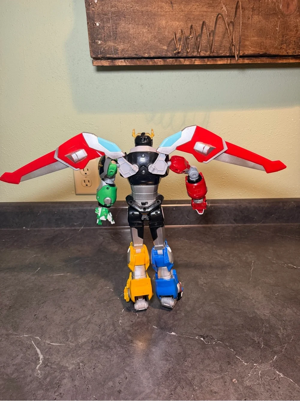 Voltron: Legendary Defender Ultimate 14” Electronic Figure Light Up Works 2017